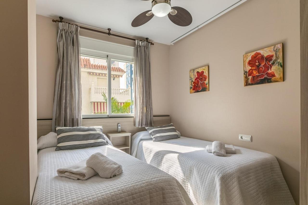 Apartamentos Guerrero Torre Del Mar Esterno foto